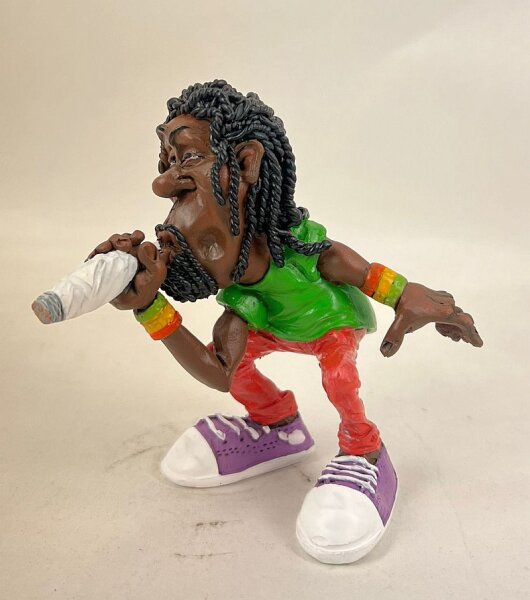 Polyresin Figur "Rastaman", mit Joint, ca 12,5cm (78/5831)